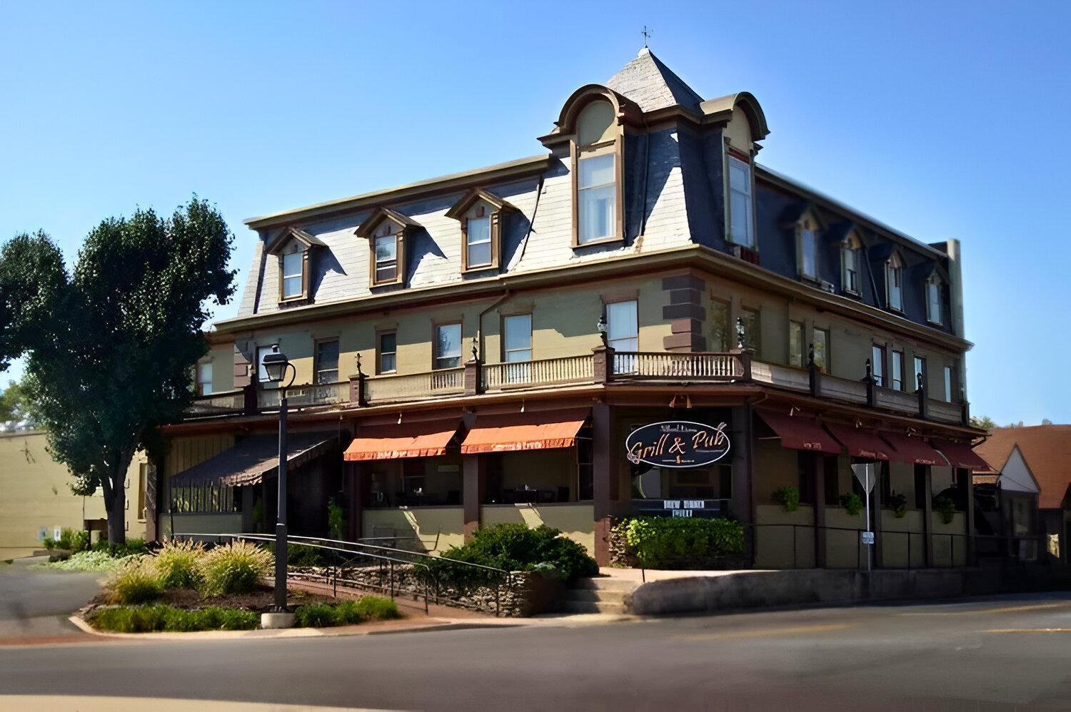 Altland House Inn & Suites Abbottstown Exterior photo
